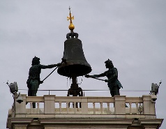 Detalle de los moros en la Torre del Reloj