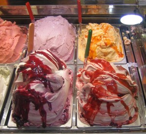Gelato en una tienda de helados en Roma