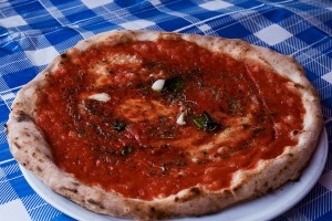 pizza marinara, una de las más populares y de sencilla preparación.