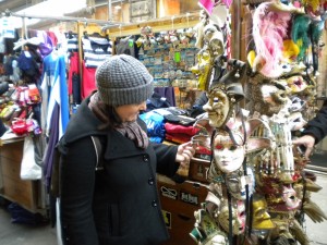 Compras en mercadillos de Venecia.