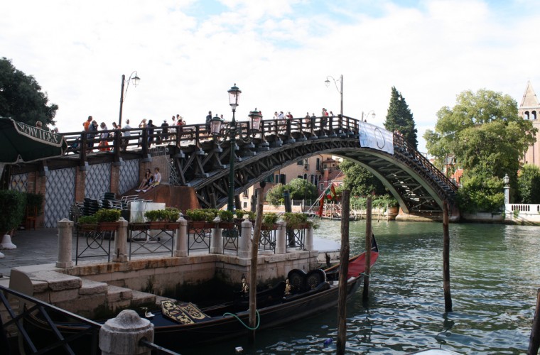 Puente de la Academia