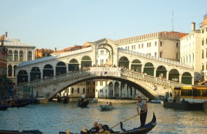 Góndola en Puente Rialto