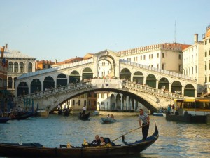 Góndola en Puente Rialto