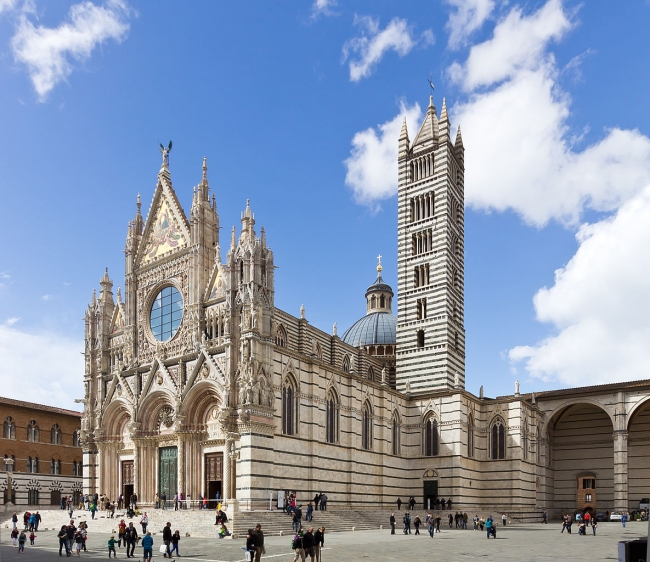 Vista frontal de la Catedral de Siena