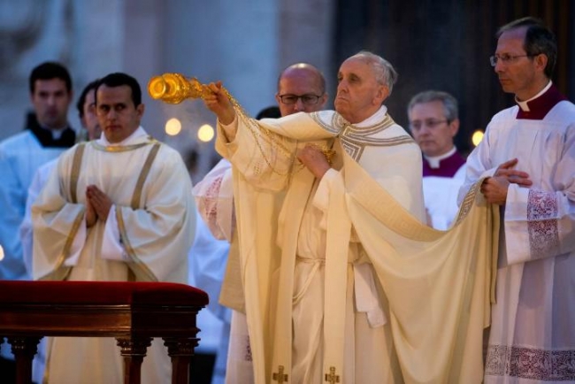 Papa celebrando el Corpus Christi