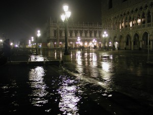 Mareas altas en la ciudad de Venecia.