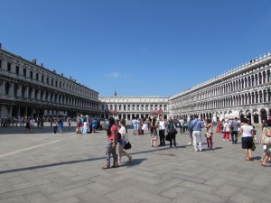 La unica plaza en Venecia es la Plaza San Marcos.